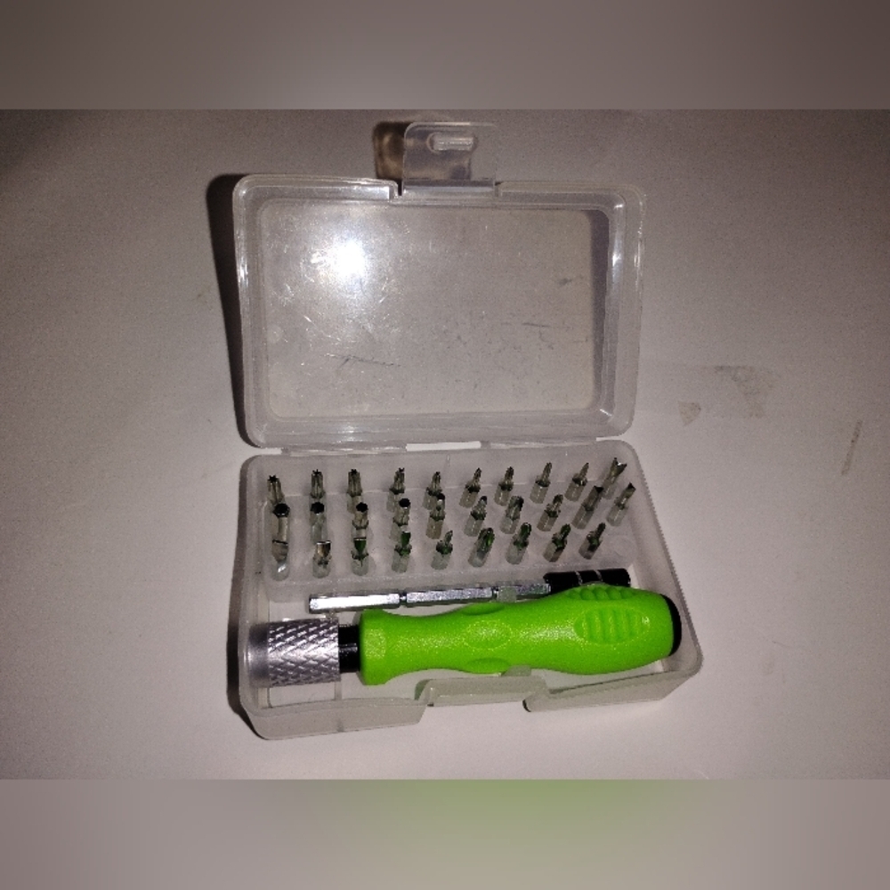 Green Multi-Bit Screwdriver Set - Picture 2 of 3